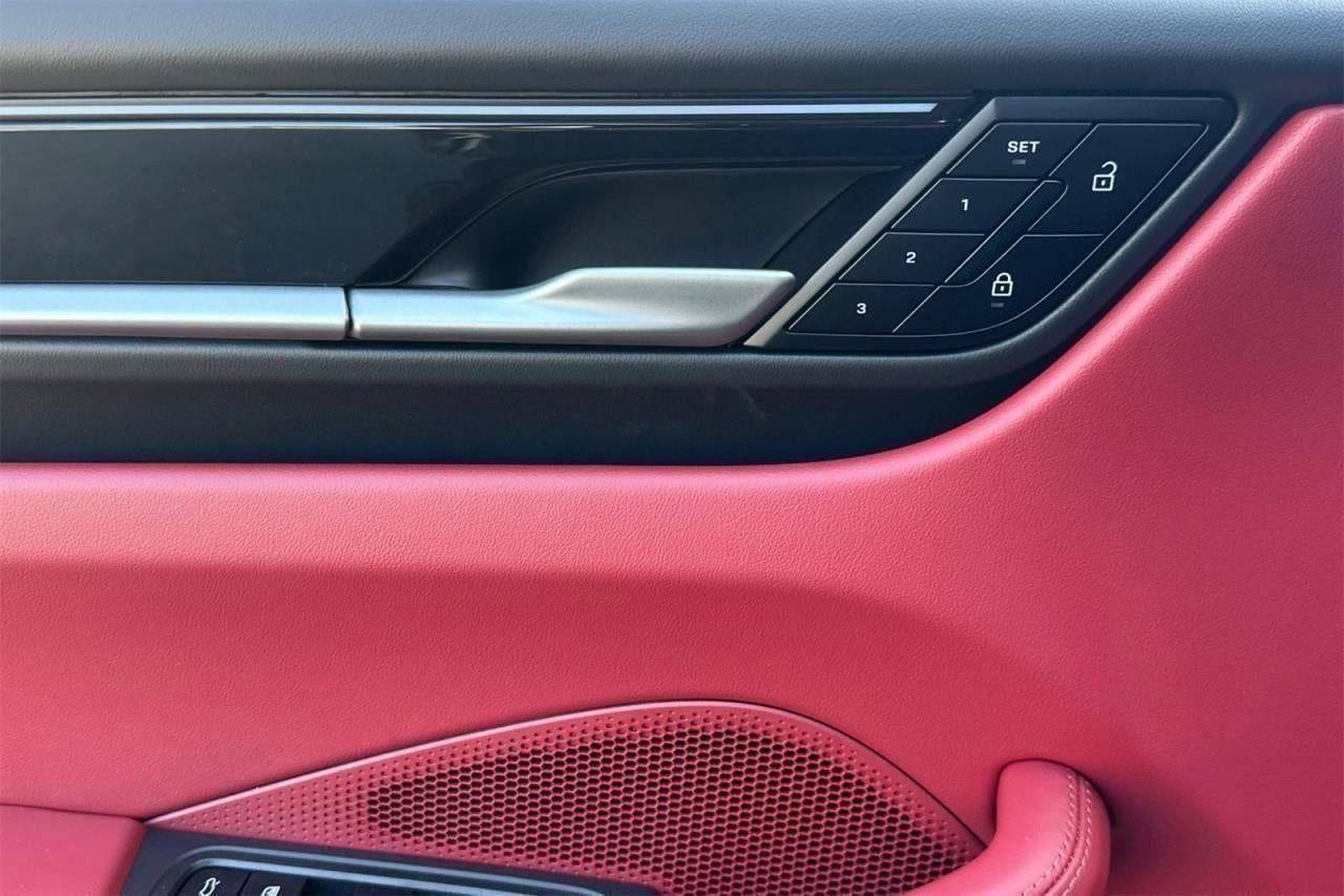 New 2025 Porsche Macan 4S Electric image 41