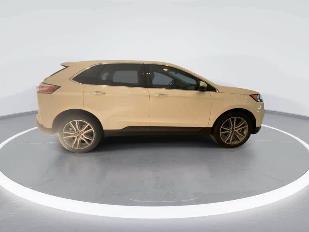 Used 2019 Ford Edge Titanium w/ Class II Trailer Tow Package AWD/4WD image 9