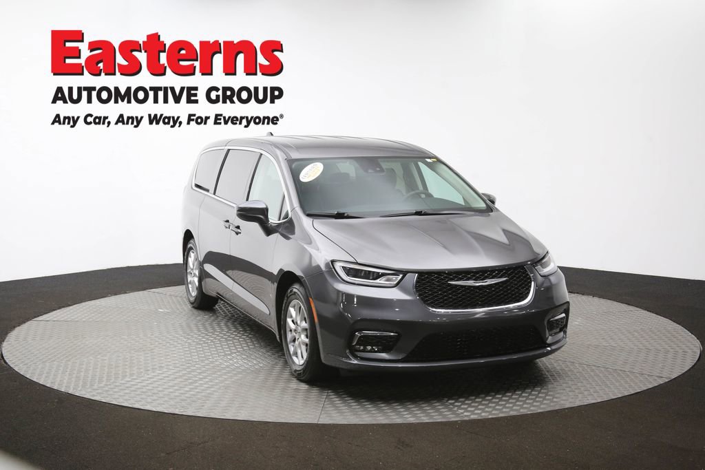 Used 2023 Chrysler Pacifica Touring-L FWD image 53