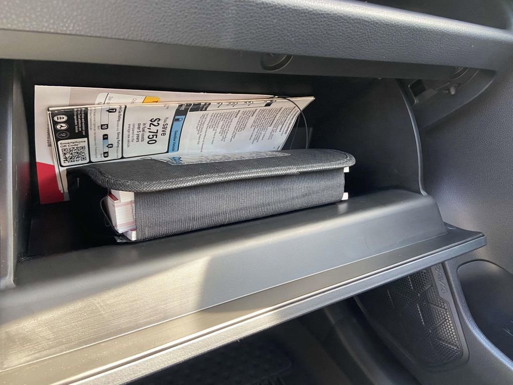 Used 2025 Toyota RAV4 XSE AWD/4WD image 32