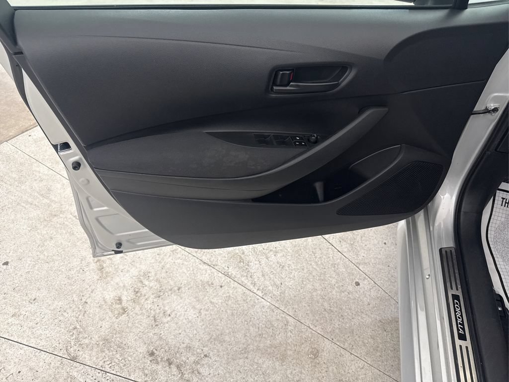 Used 2022 Toyota Corolla LE FWD image 31