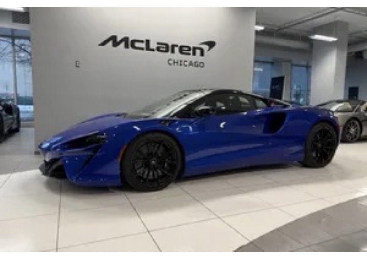 Used 2023 McLaren Artura image 1