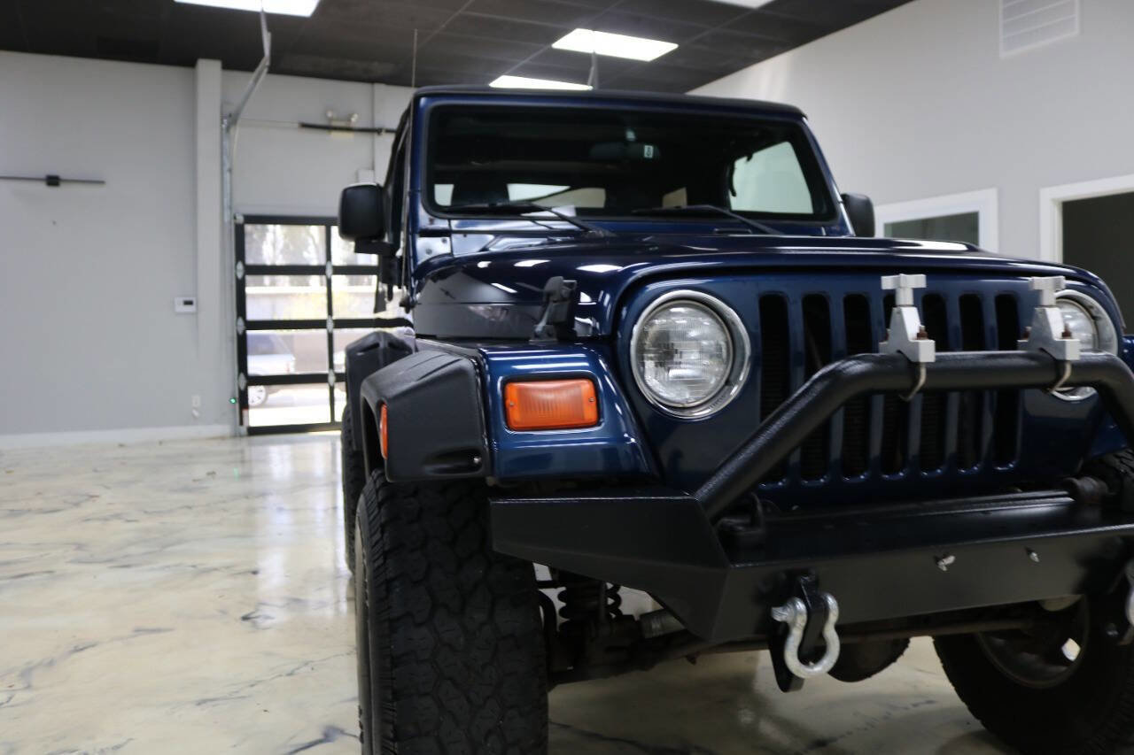 Used 2004 Jeep Wrangler Rubicon AWD/4WD image 12