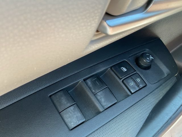 Used 2020 Toyota Corolla LE FWD image 32