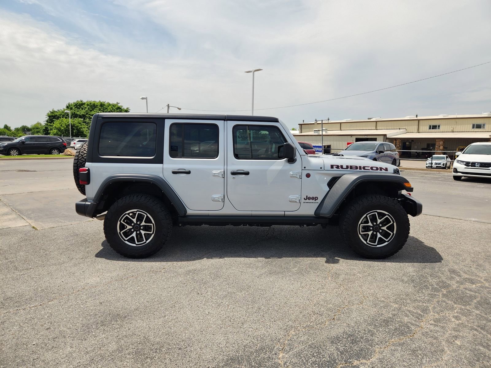Used 2024 Jeep Wrangler Unlimited Rubicon AWD/4WD image 7