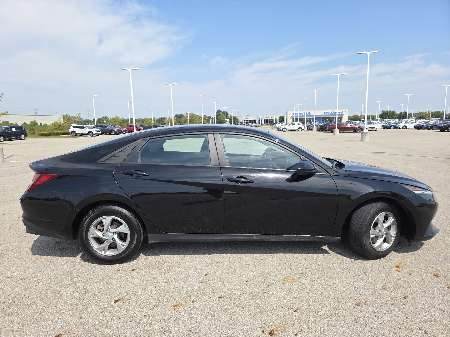 Used 2021 Hyundai Elantra SE FWD image 17