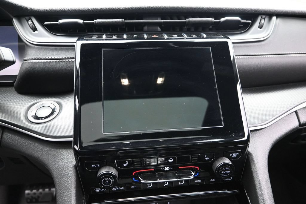 Used 2023 Jeep Grand Cherokee L Laredo RWD image 16