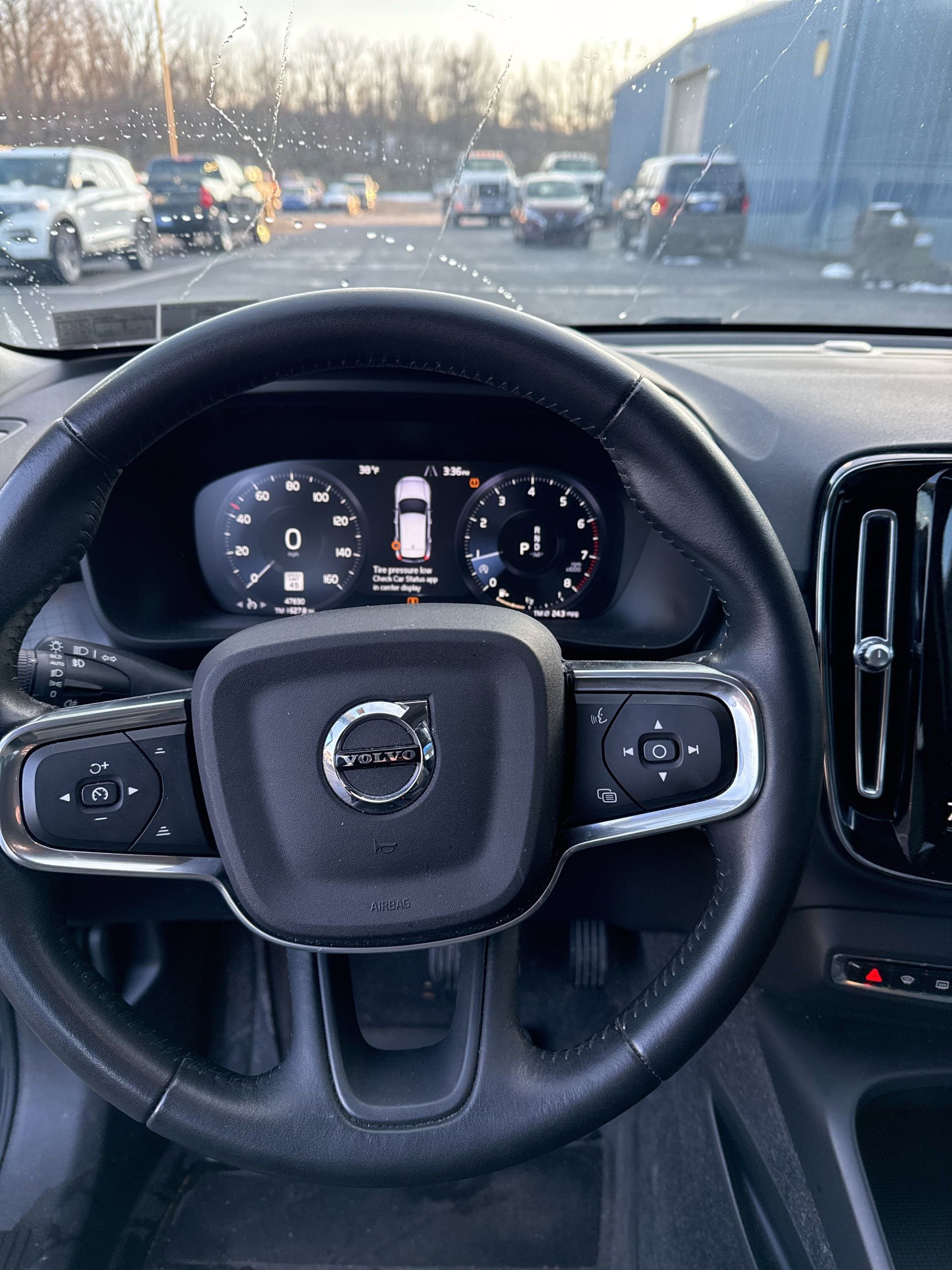 Used 2021 Volvo XC40 T5 Momentum w/ Premium Package image 13