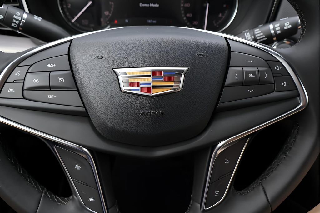 New 2026 Cadillac XT5 Luxury w/ LPO, ONYX Package FWD image 19