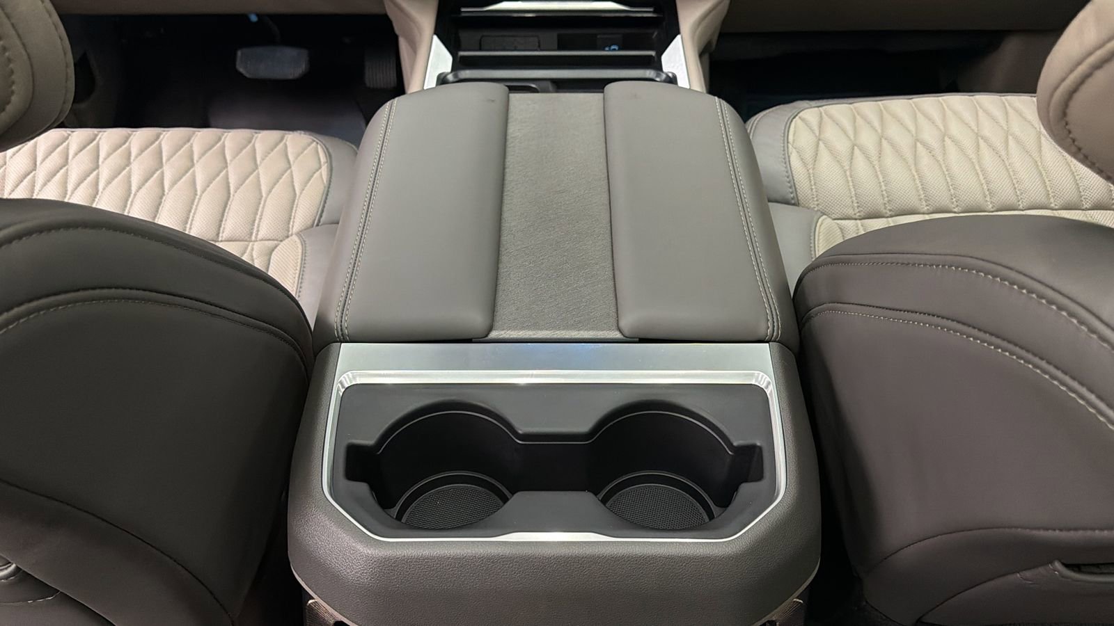 Used 2026 Ford F450 Platinum w/ Platinum Plus Package image 39