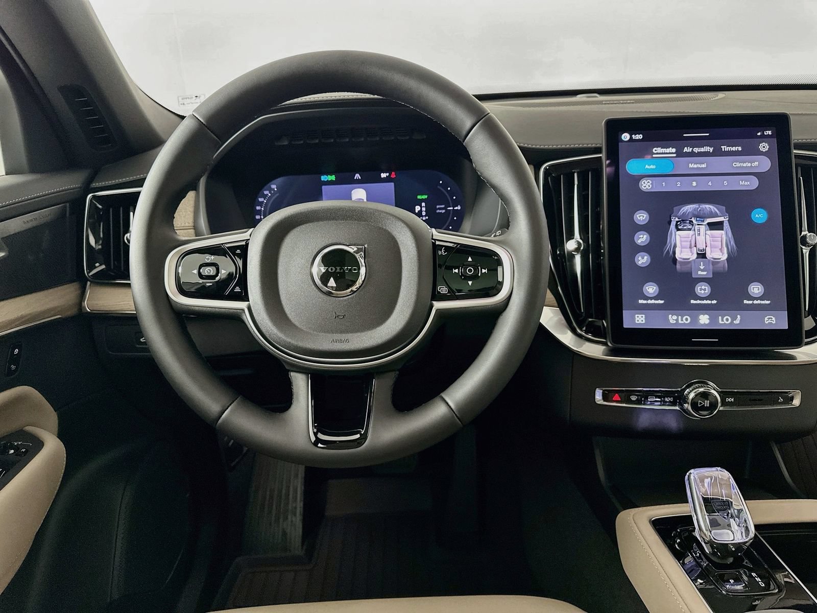 New 2026 Volvo XC90 T8 Plus w/ Protection Package Premier AWD/4WD image 15