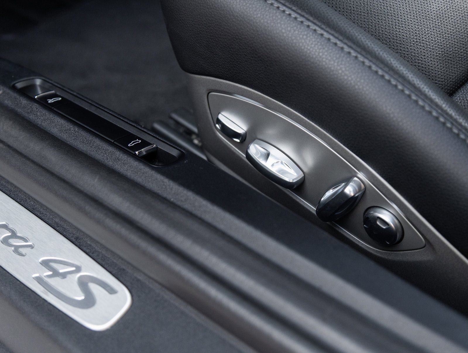 Certified 2019 Porsche 911 Carrera 4S image 22