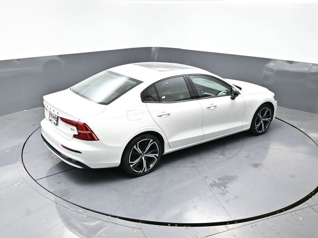 Used 2024 Volvo S60 B5 Core image 41