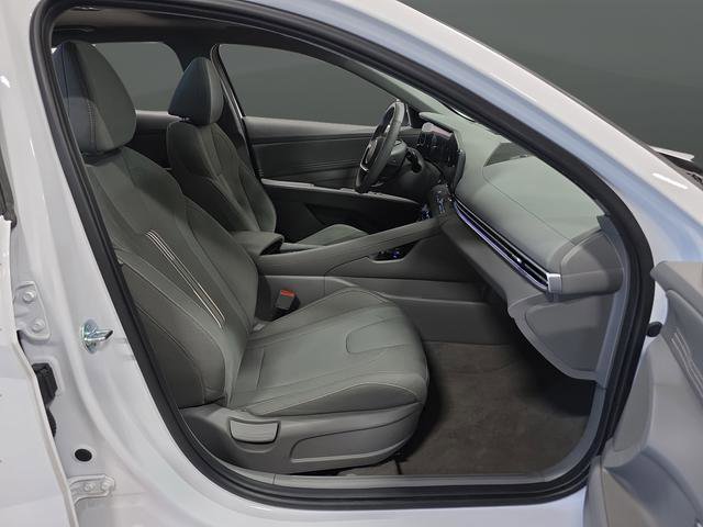 Certified 2025 Hyundai Elantra SEL image 31