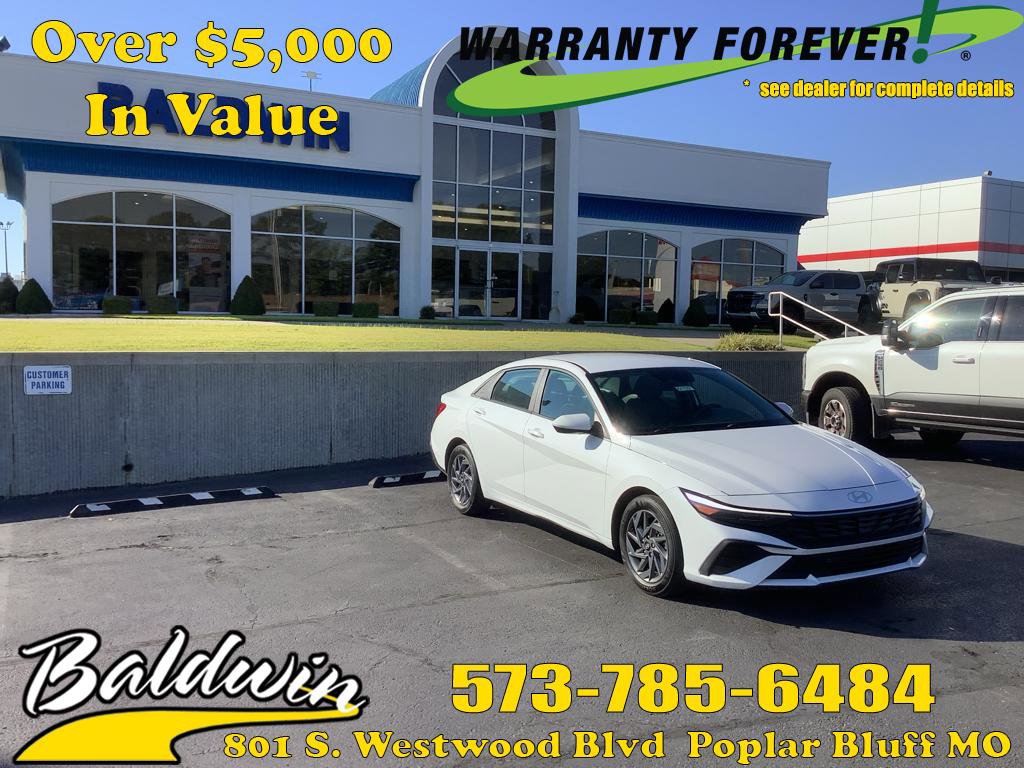 Used 2024 Hyundai Elantra SEL image 1