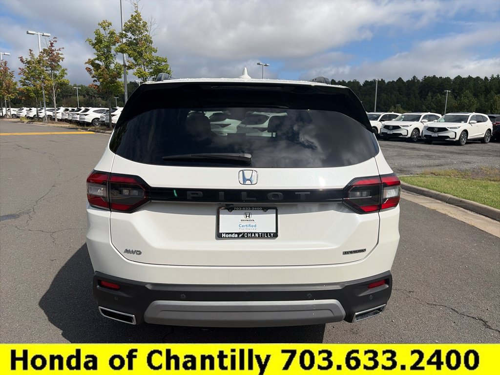 Used 2025 Honda Pilot Touring image 6