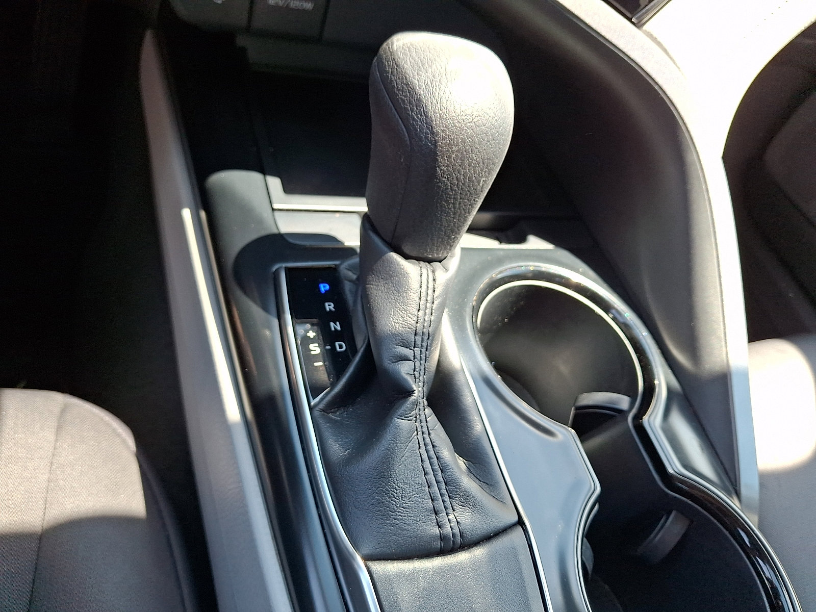Used 2019 Toyota Camry LE w/ Convenience Package FWD image 22