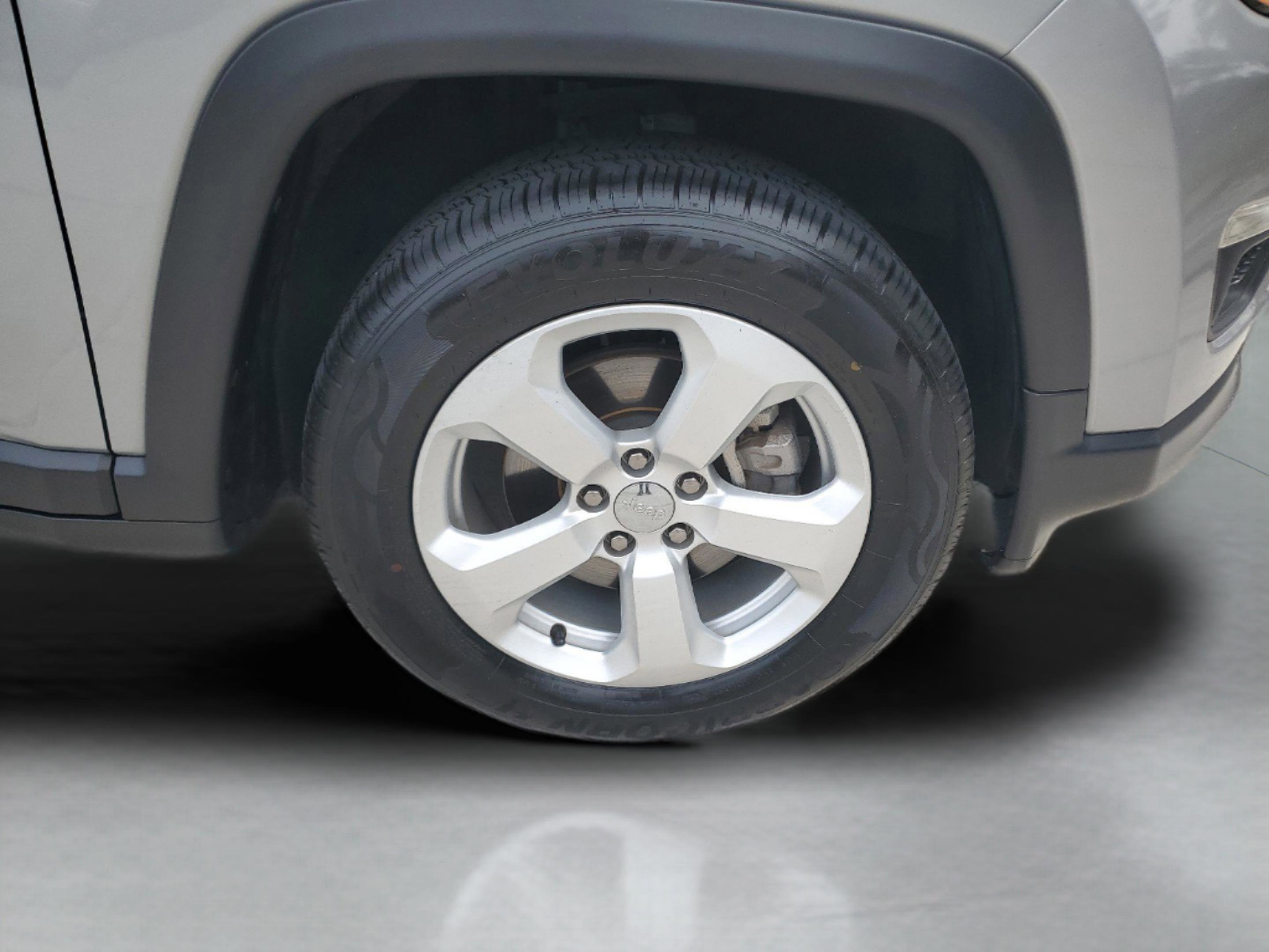 Certified 2021 Jeep Compass Latitude w/ Sun and Sound Group FWD image 29