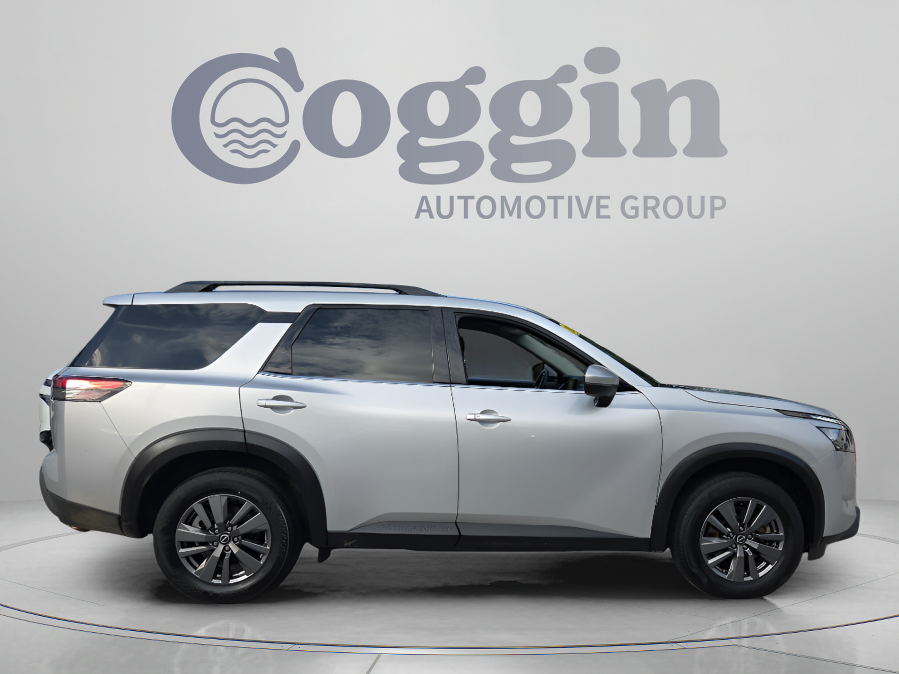 Used 2025 Nissan Pathfinder SV FWD image 6