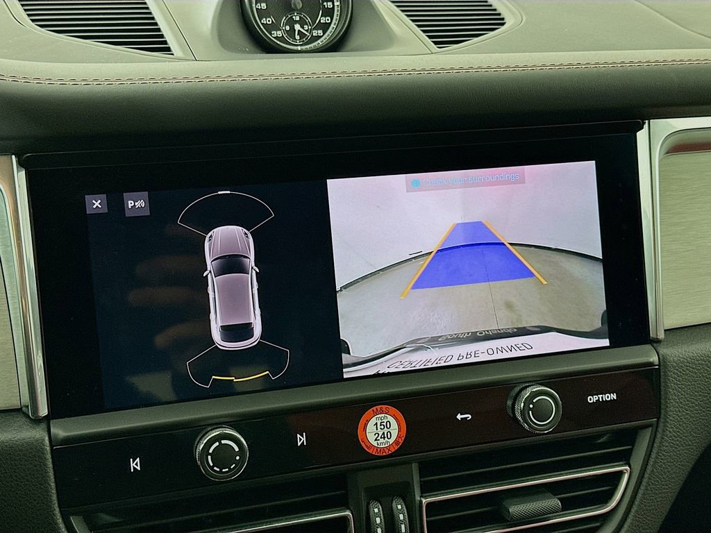 Certified 2025 Porsche Macan AWD/4WD image 17