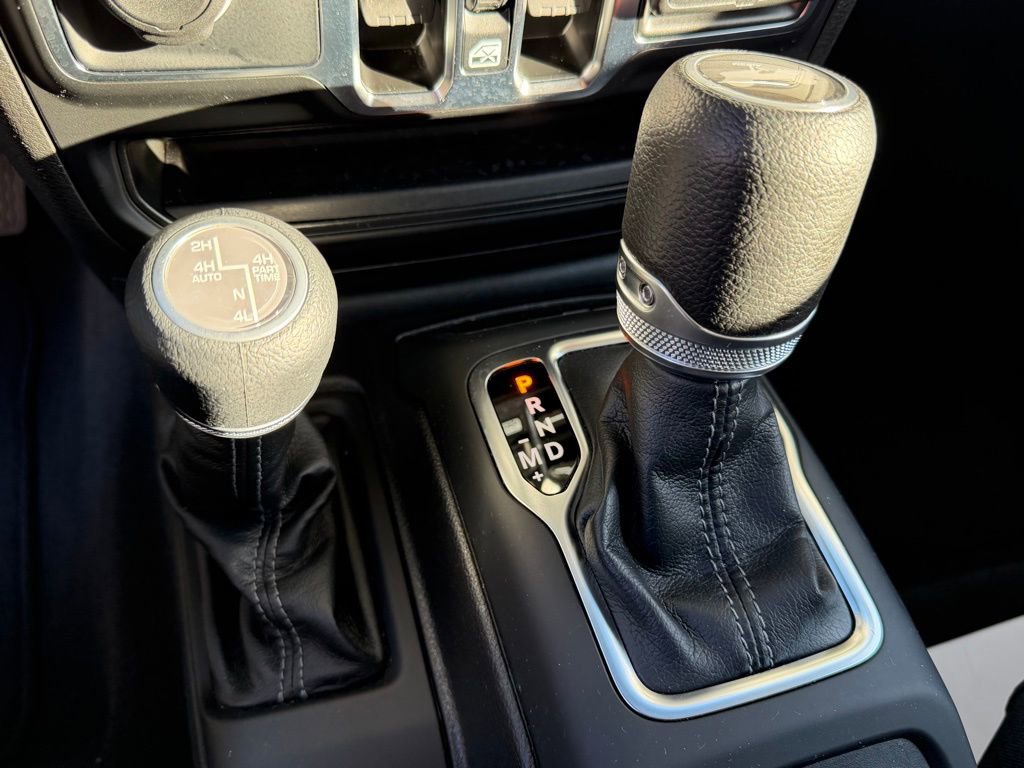 Used 2025 Jeep Wrangler Unlimited Sahara w/ Safety Group image 28