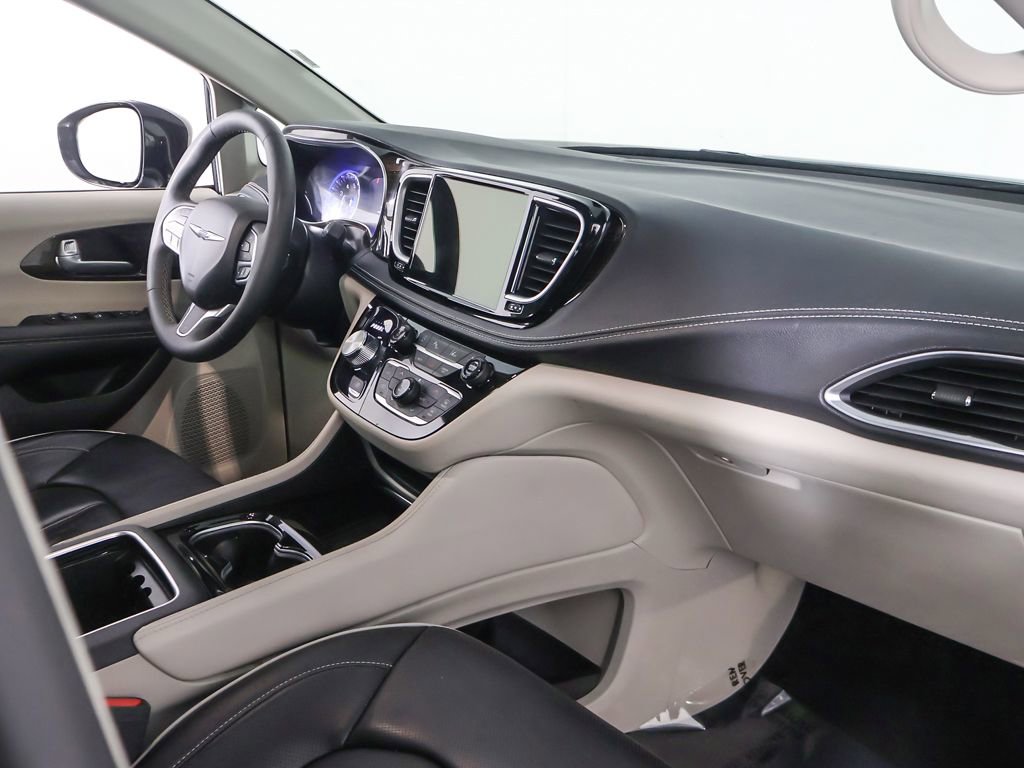 Used 2024 Chrysler Pacifica Limited FWD image 30