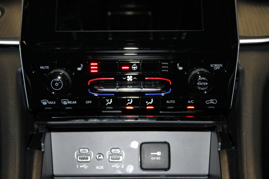 New 2025 Jeep Grand Cherokee Altitude image 18