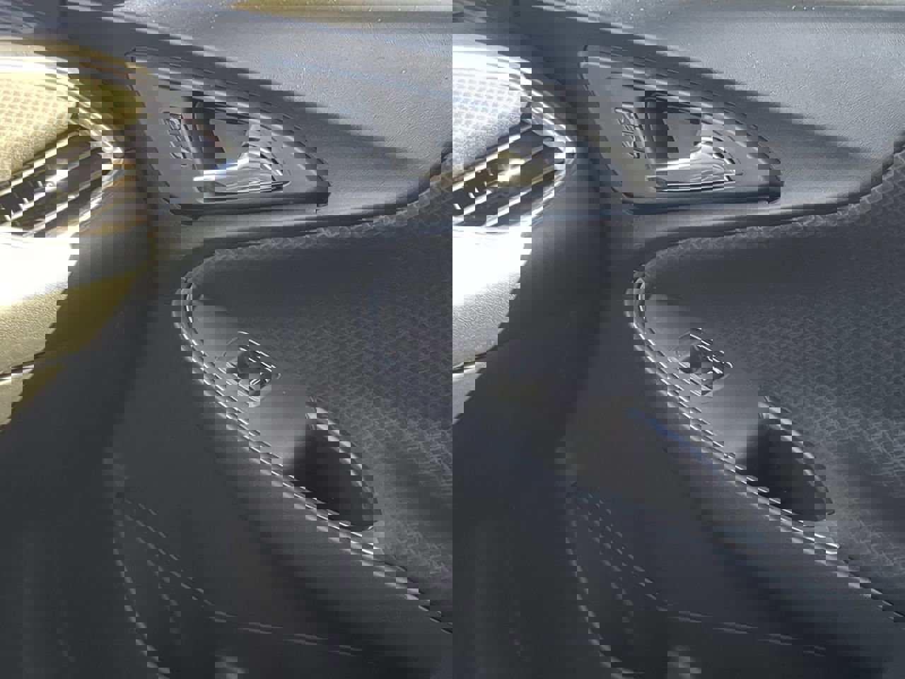 Used 2016 Chevrolet Malibu LT image 14