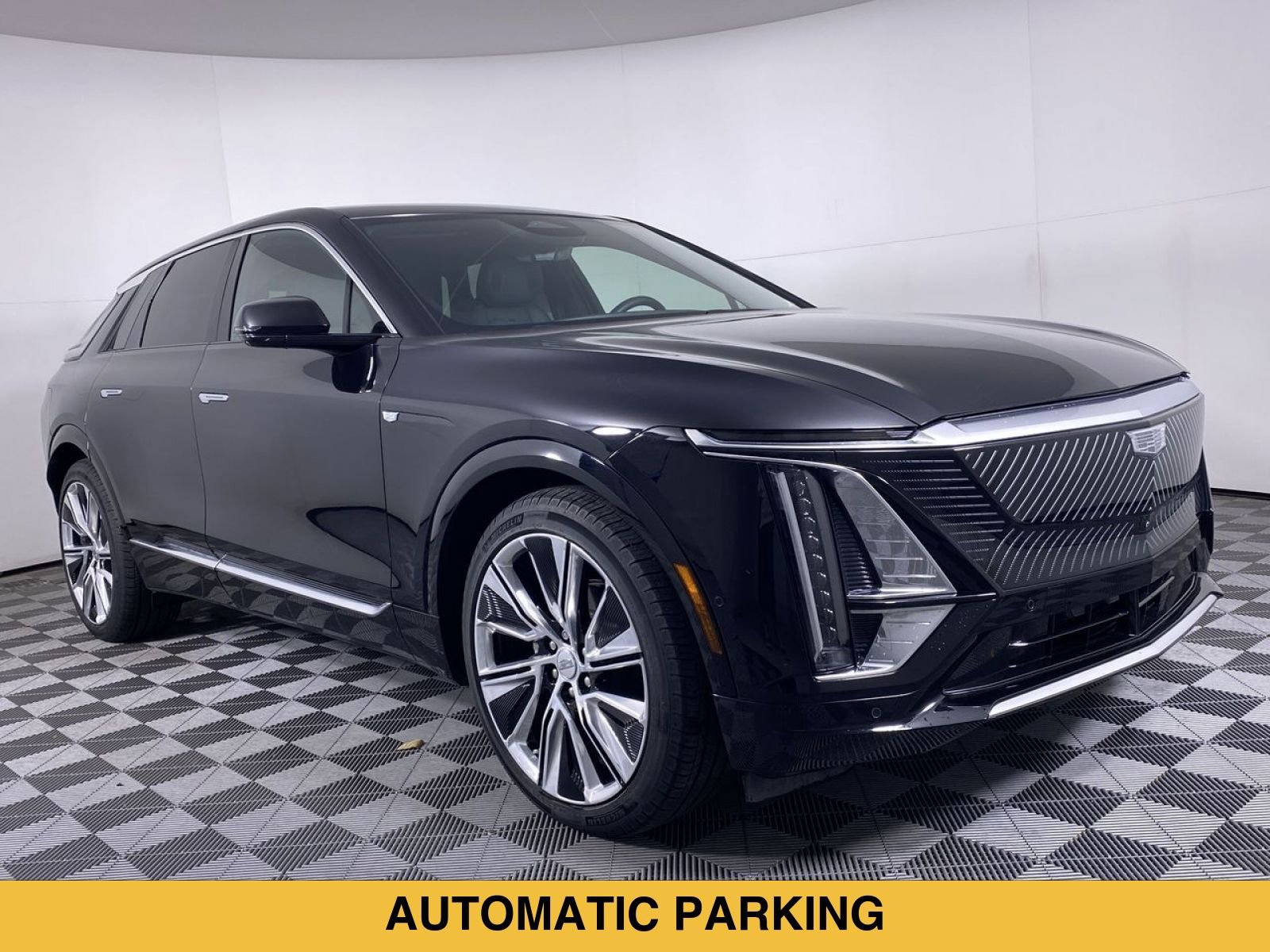 Certified 2024 Cadillac Lyriq Luxury w/ LPO, Floor Liner Package AWD/4WD image 21