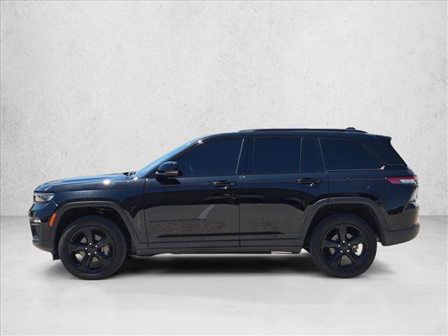 Used 2025 Jeep Grand Cherokee Limited w/ Black Appearance Package AWD/4WD image 8