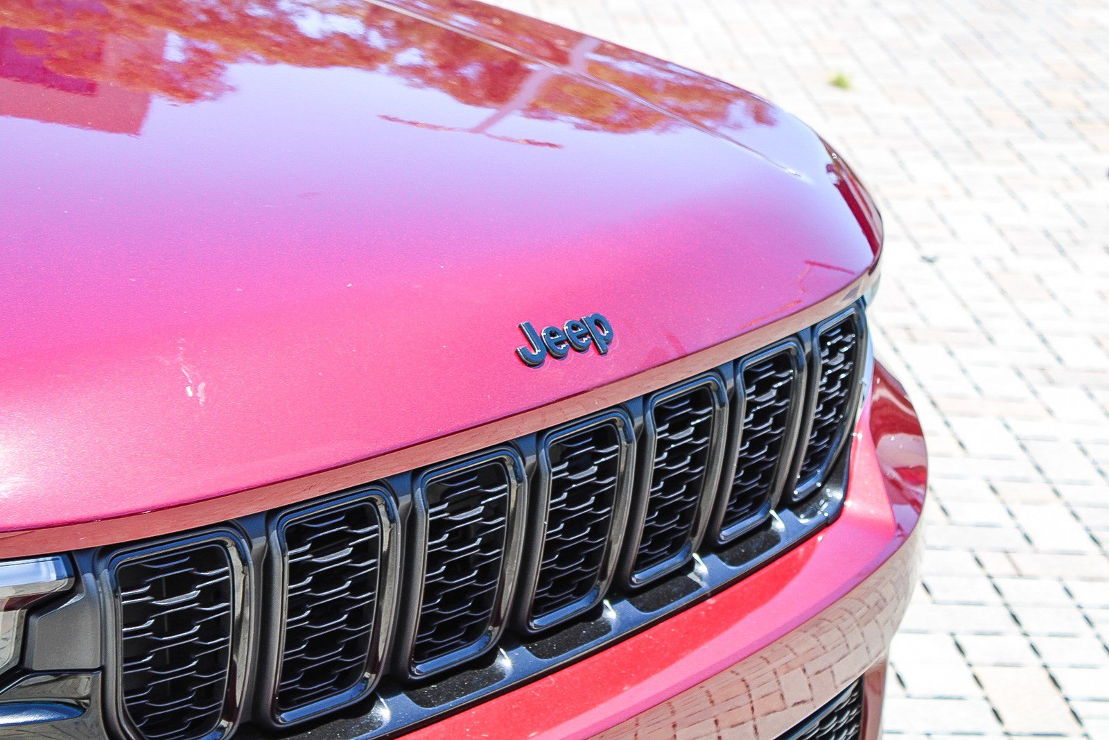 Used 2025 Jeep Grand Cherokee Altitude RWD image 6