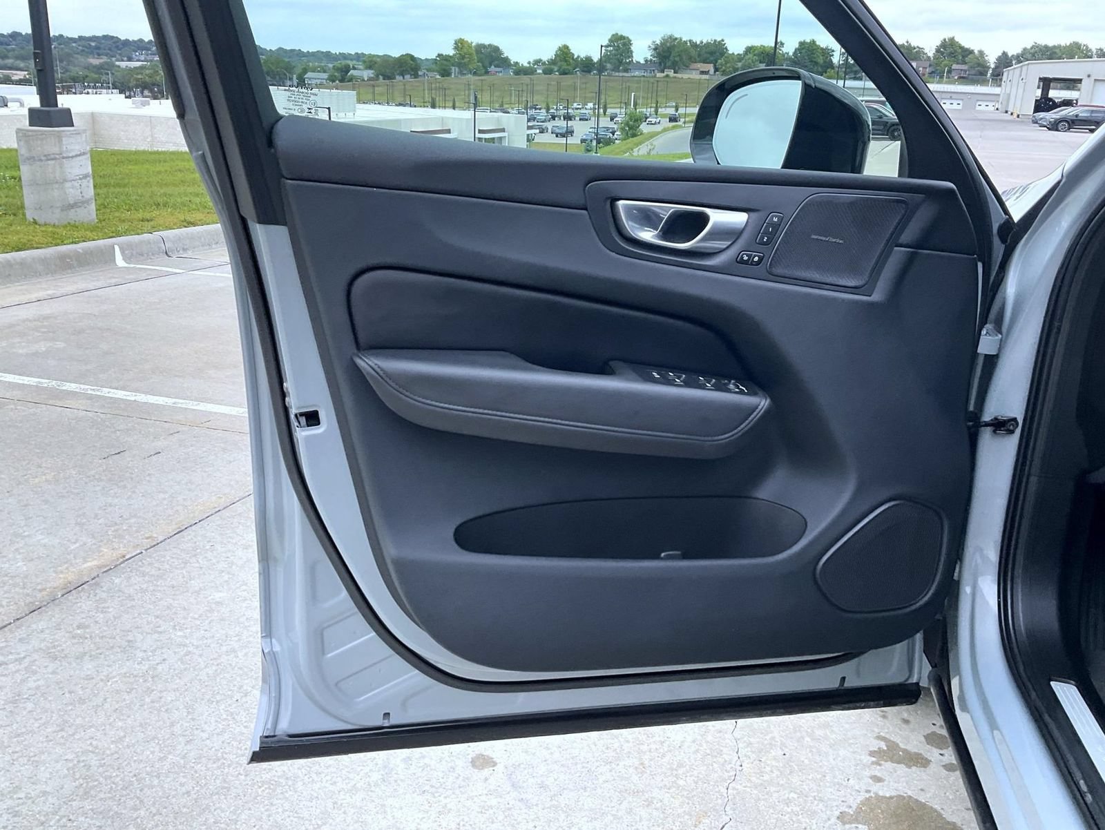 Used 2024 Volvo XC60 B5 Plus w/ Protection Package Premier AWD/4WD image 10