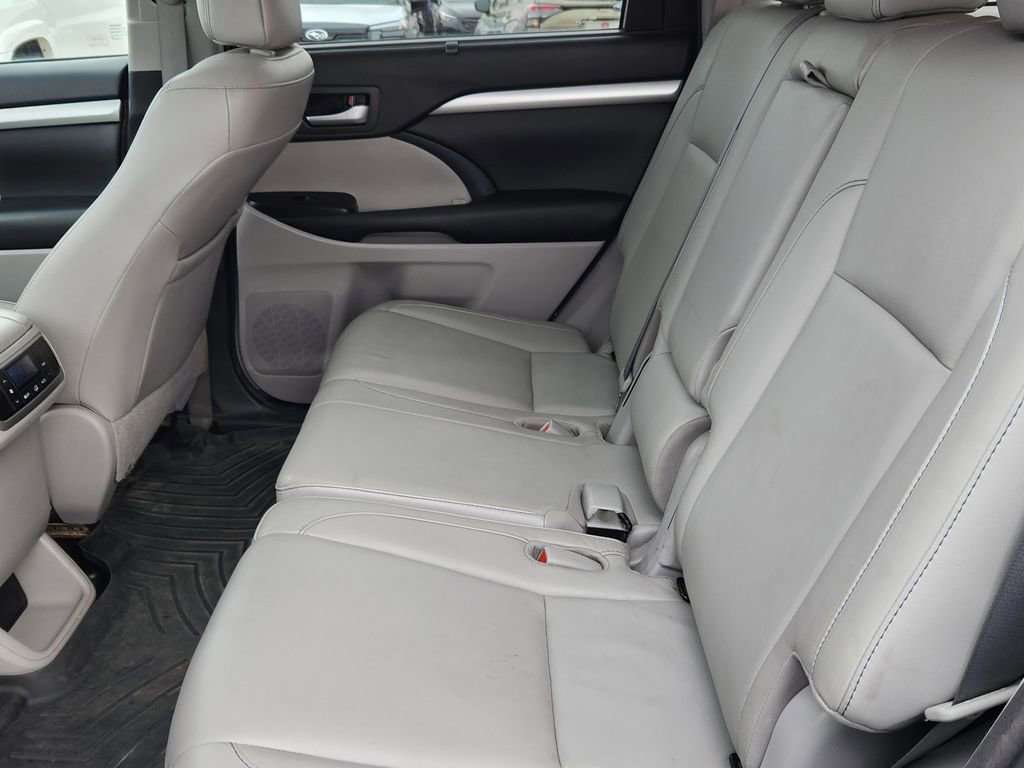 Used 2017 Toyota Highlander XLE image 14