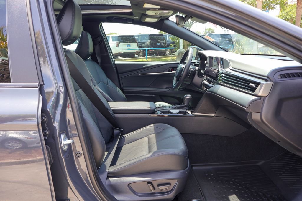 Used 2025 Toyota Camry XSE FWD image 9
