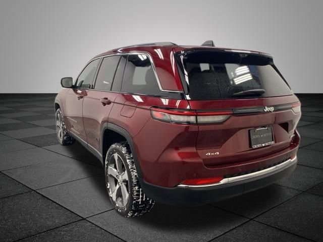 Used 2023 Jeep Grand Cherokee Limited w/ Luxury Tech Group II image 4