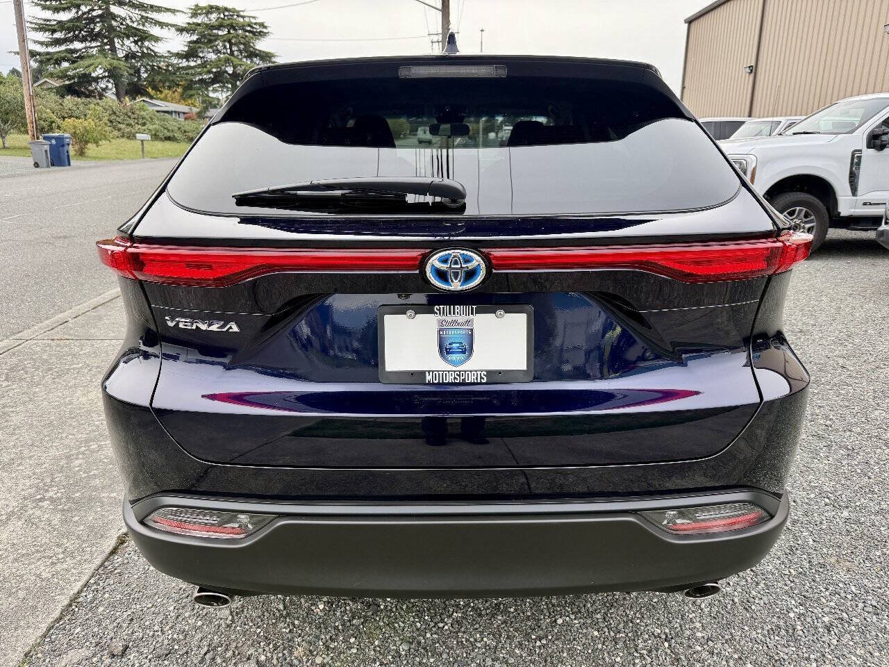 Used 2024 Toyota Venza LE AWD/4WD image 4