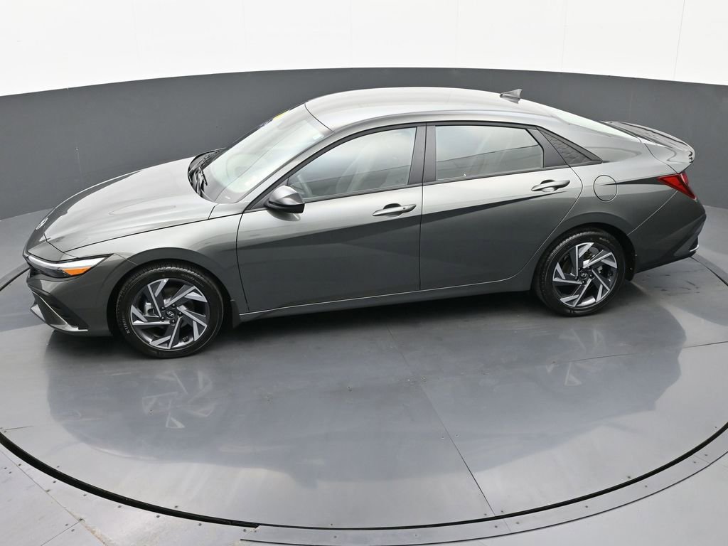 Certified 2025 Hyundai Elantra Sport image 41
