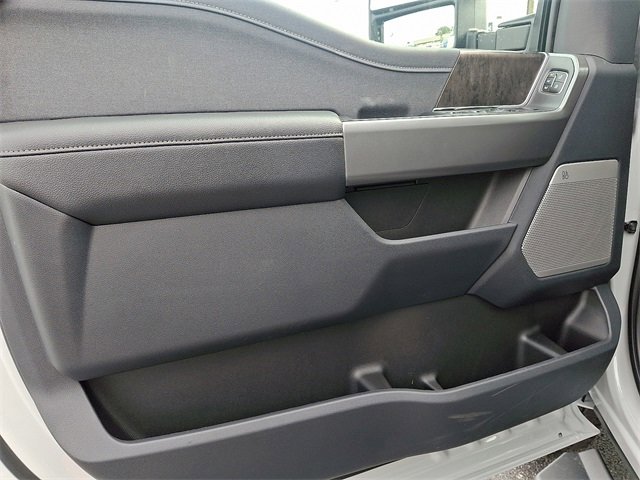 New 2026 Ford F250 Lariat w/ Black Appearance Package image 9