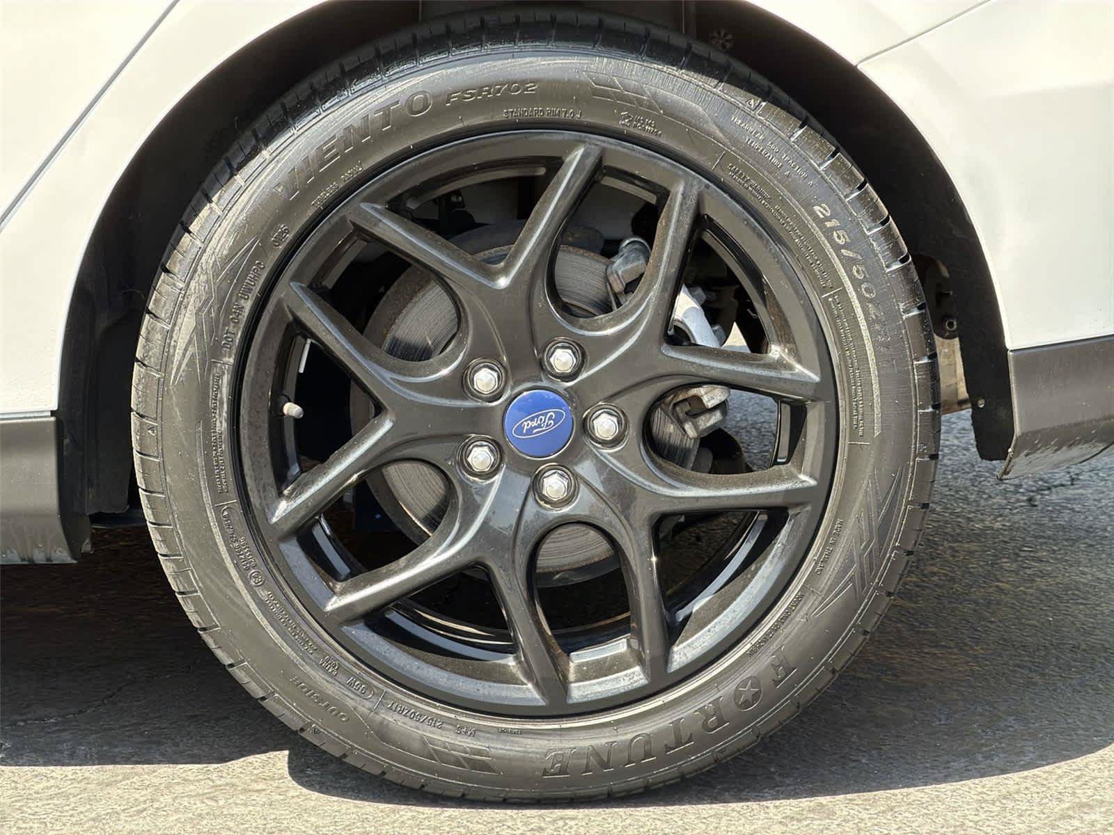 Used 2016 Ford Focus SE w/ Equipment Group 201A FWD image 9