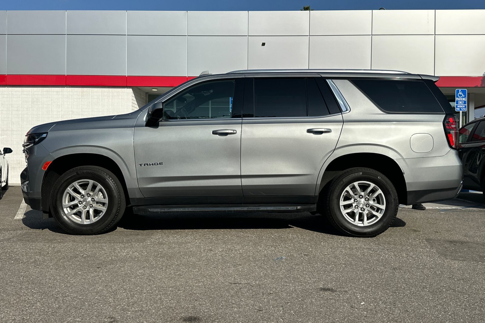 Used 2024 Chevrolet Tahoe LS w/ Driver Alert Package RWD image 7