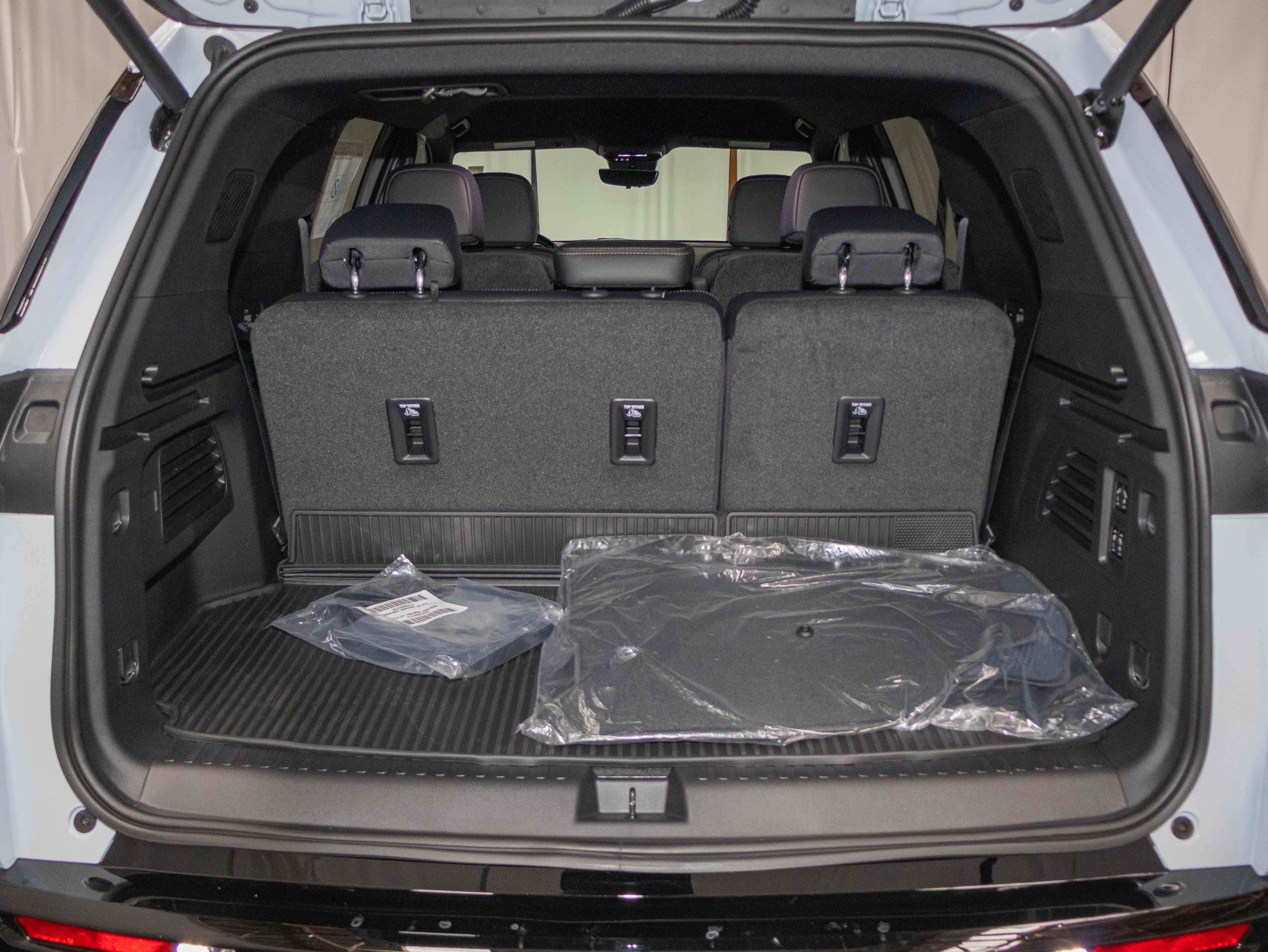 New 2026 Chevrolet Traverse High Country FWD image 11