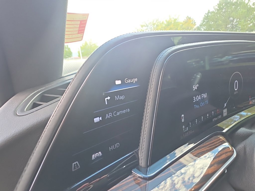 Used 2021 Cadillac Escalade Premium Luxury AWD/4WD image 18