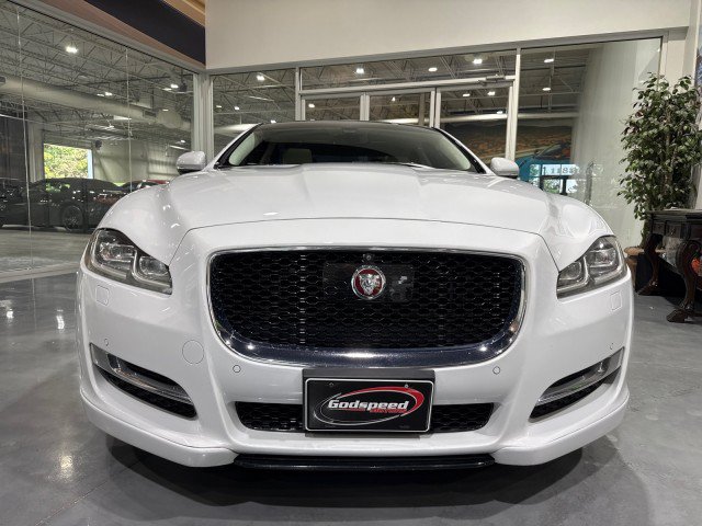 Used 2016 Jaguar XJ R-Sport RWD image 28