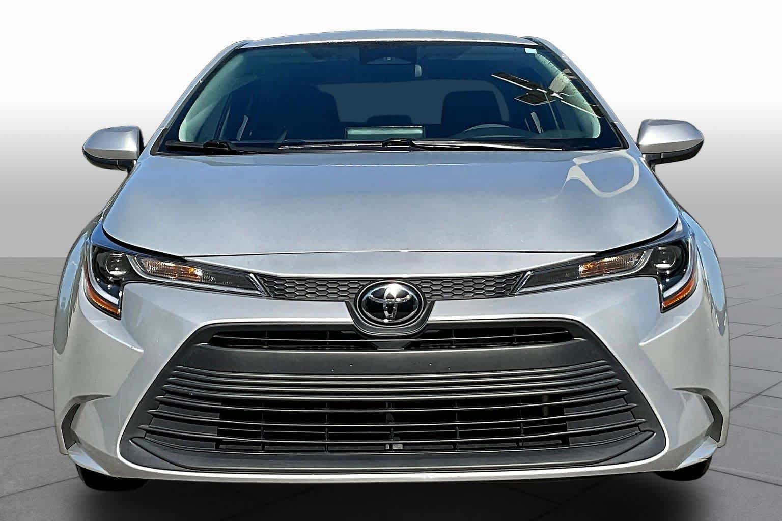 Used 2023 Toyota Corolla LE w/ LE Convenience Package FWD image 4
