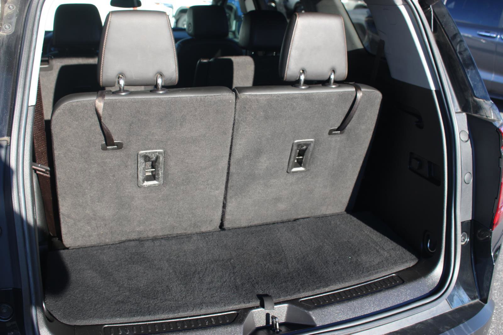 Used 2022 GMC Acadia AT4 w/ Technology Package image 11