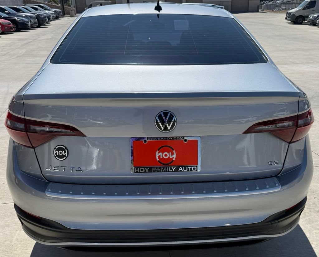 Used 2024 Volkswagen Jetta SE w/ Panoramic Sunroof Package FWD image 9
