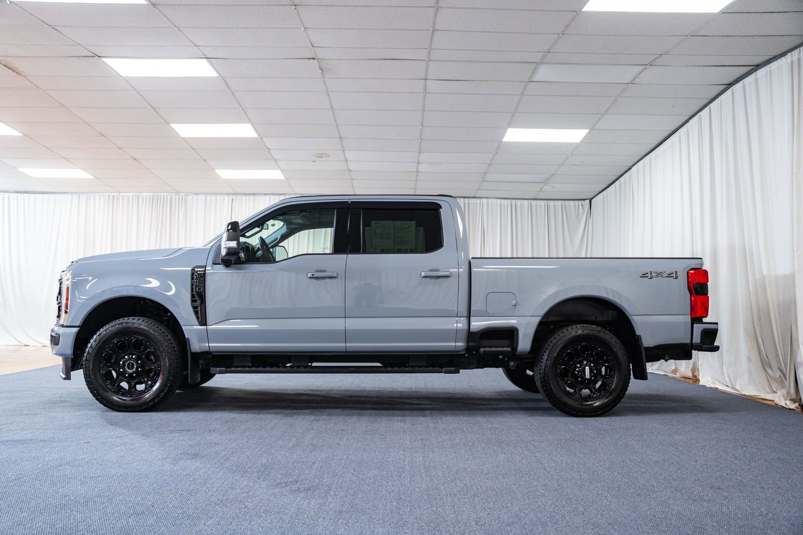 Used 2025 Ford F250 Lariat w/ Black Appearance Package image 5