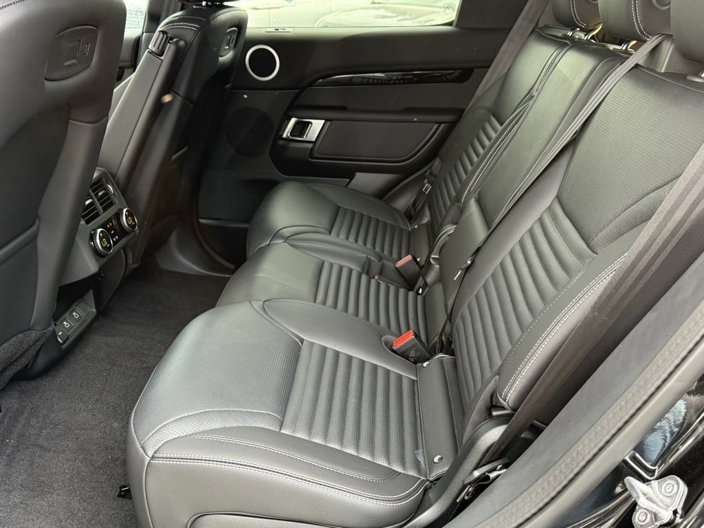 New 2025 Land Rover Discovery S image 27