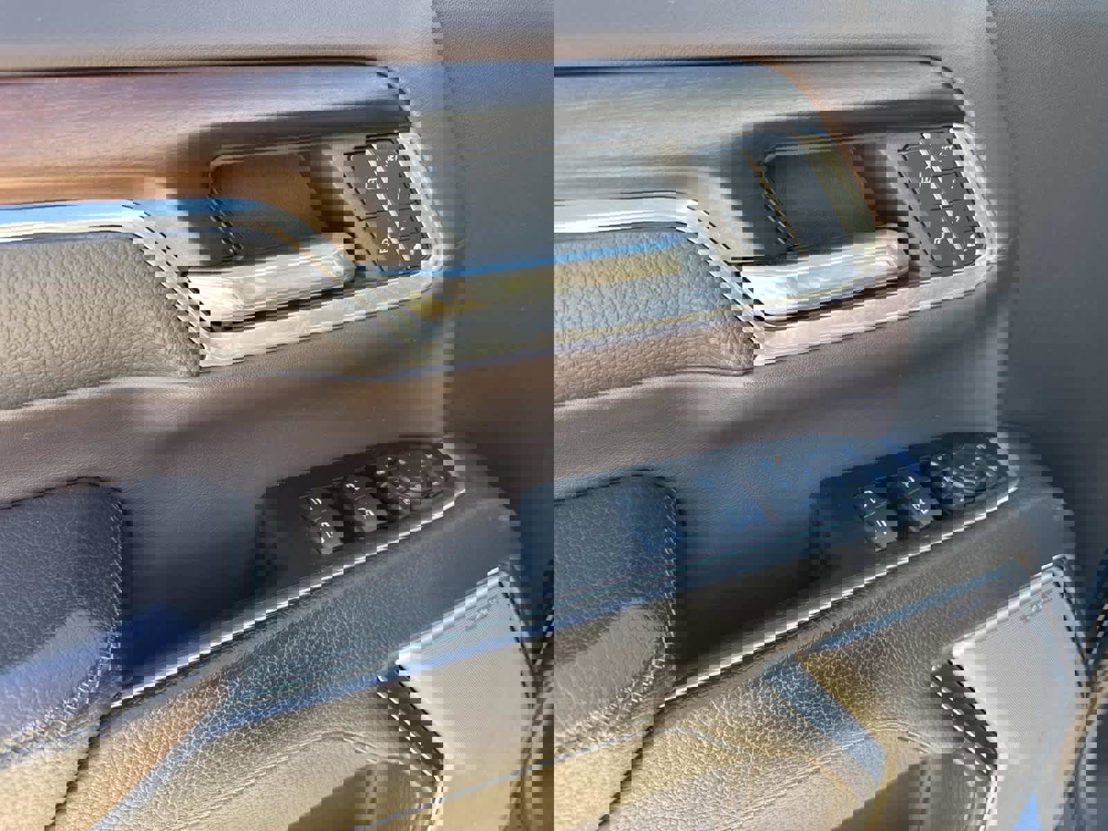 Used 2024 GMC Sierra 2500 Denali w/ Denali Reserve Package image 36