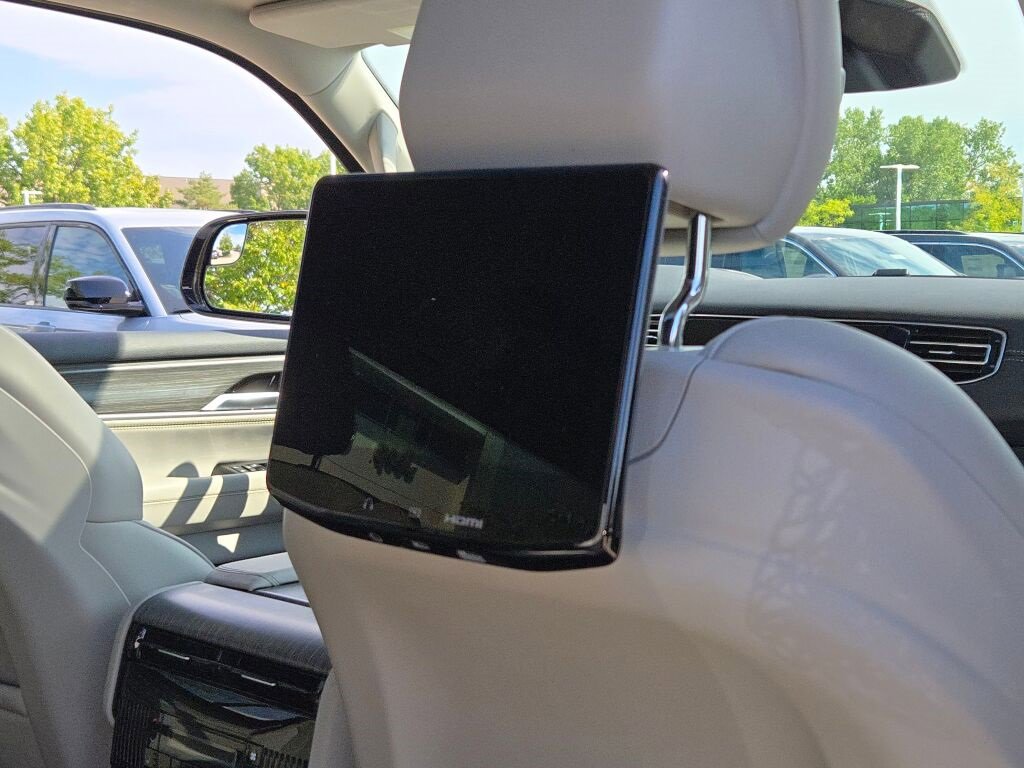 Used 2024 Jeep Wagoneer Series III w/ Premium Group I image 11